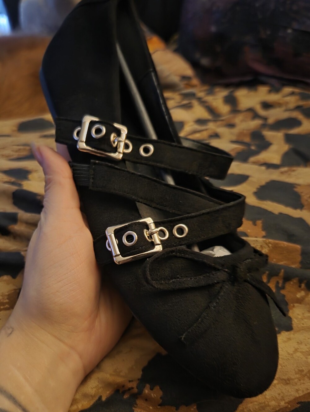ROMWE Black Strappy Flats with Buckle Detail SIZE 6